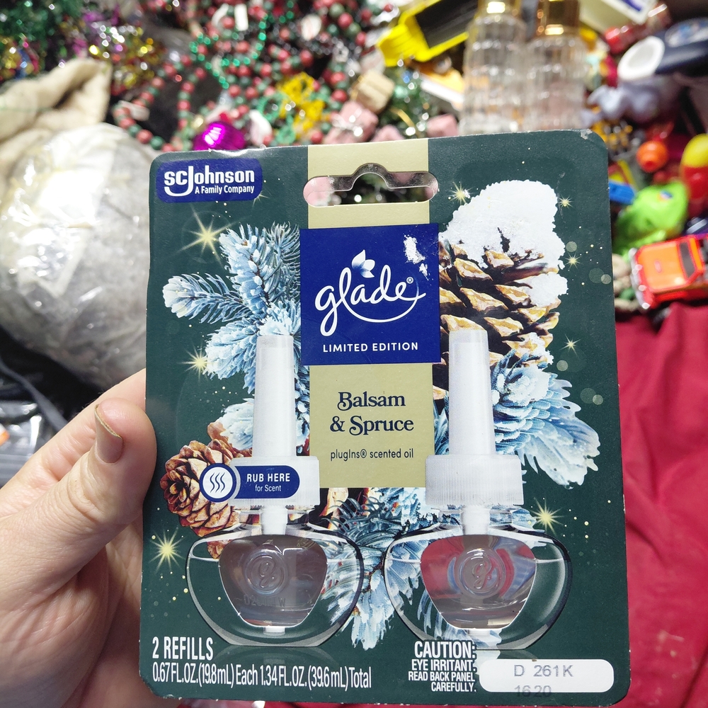 2-pack of Glade PlugIns Scented Oil refills in the "Balsam & Spruce" scent.